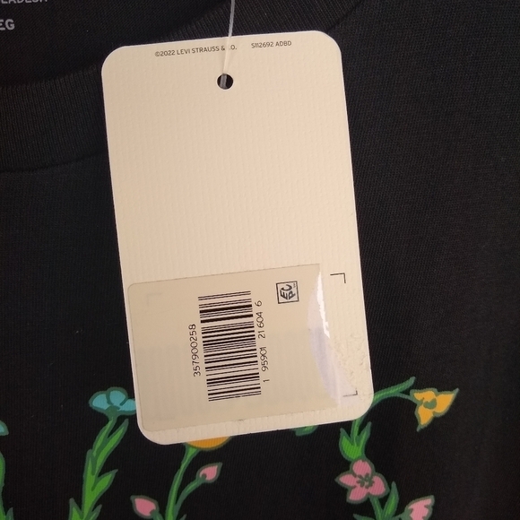 𝅺SALE 🛍️ NWT LEVI'S Wildflower San Francisco tee Womens size 2X - Picture 7 of 10